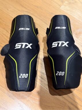 STX Stallion 200 Lacrosse Arm Pads Protection Size Medium Gently Worn